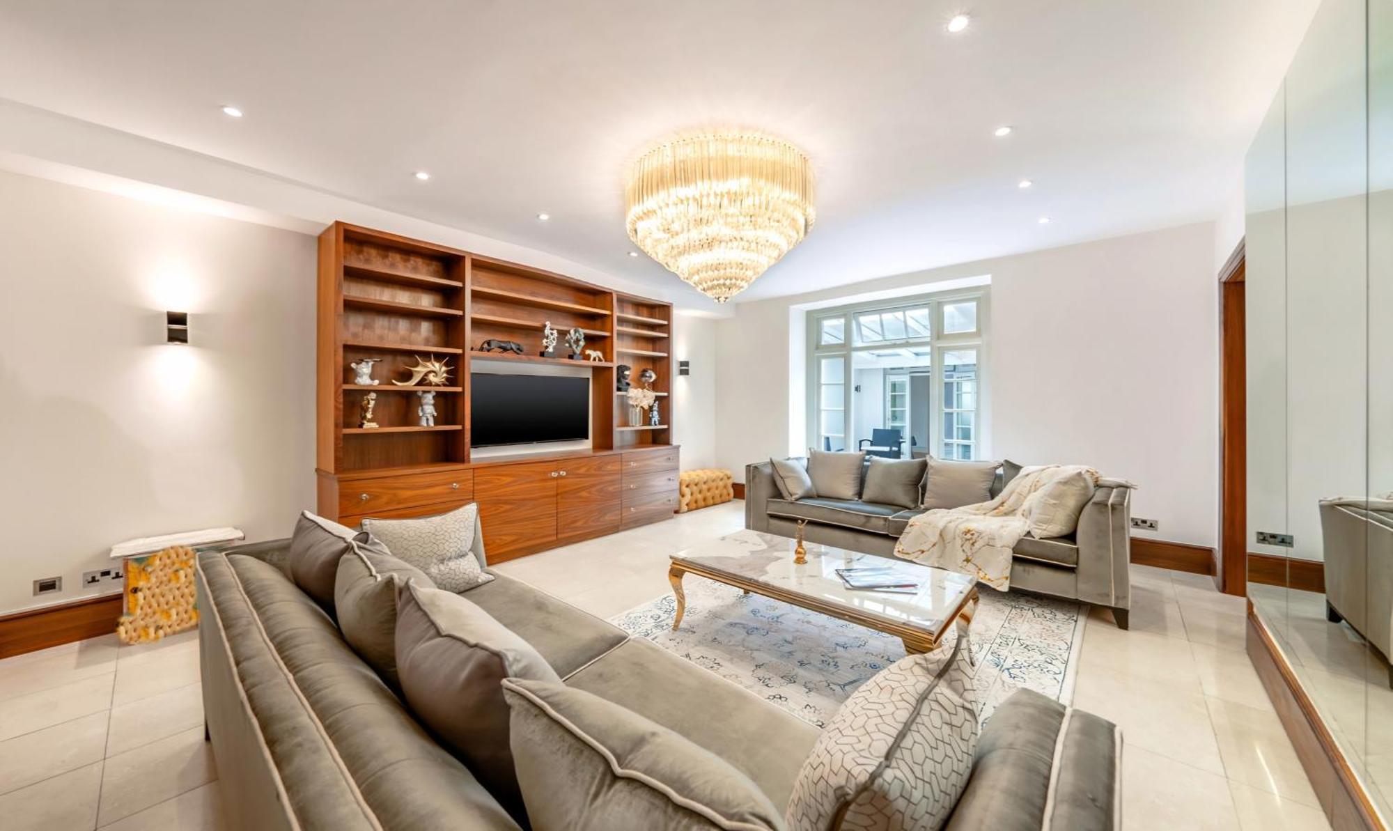 250 Sqm Mega Mansion Apartament Londra