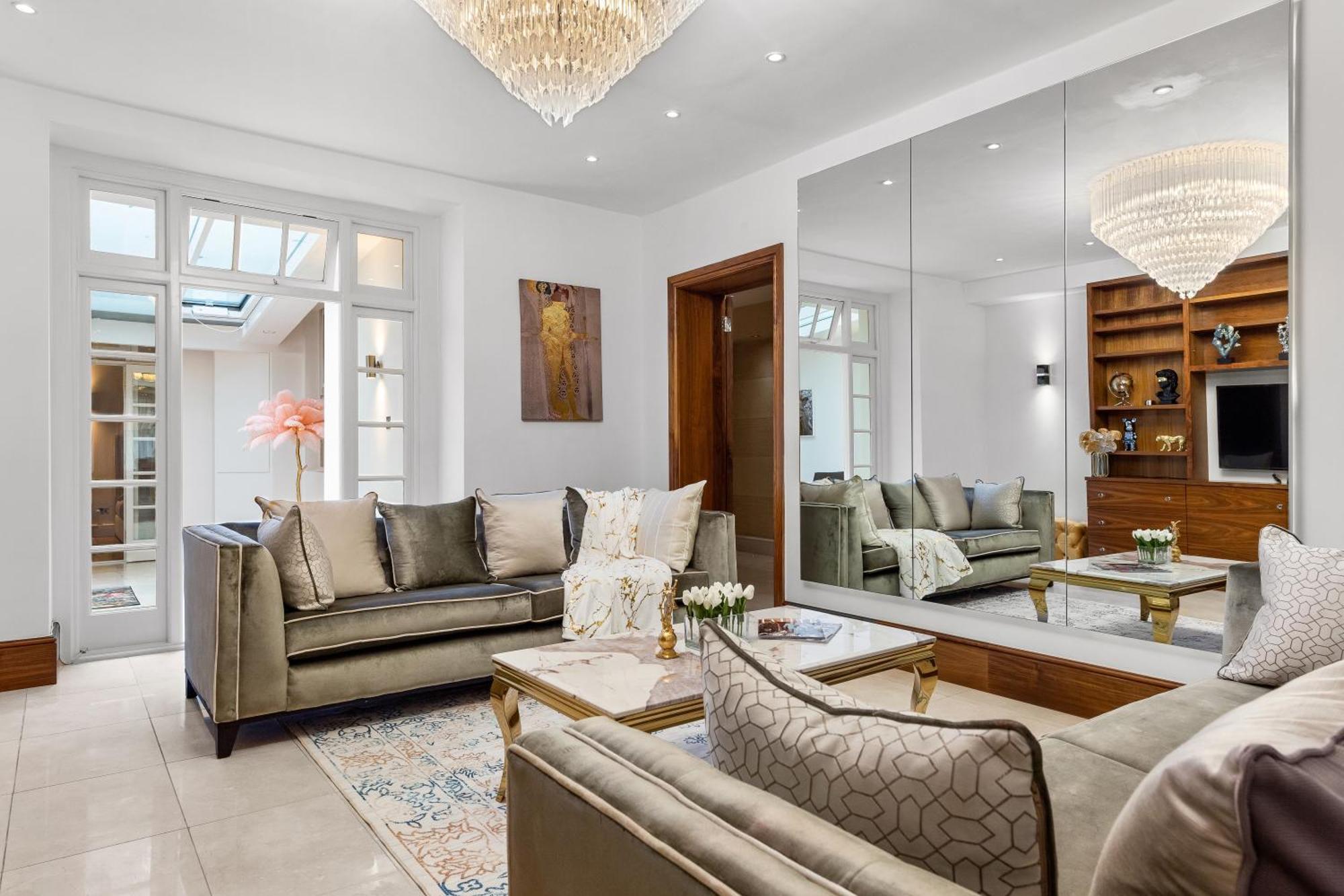Apartament 250 Sqm Mega Mansion Londra