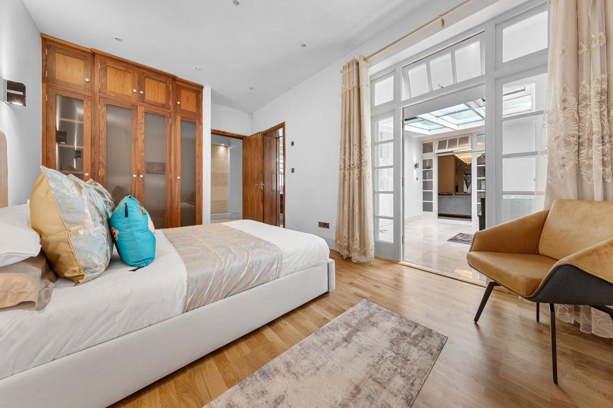 250 Sqm Mega Mansion Londra