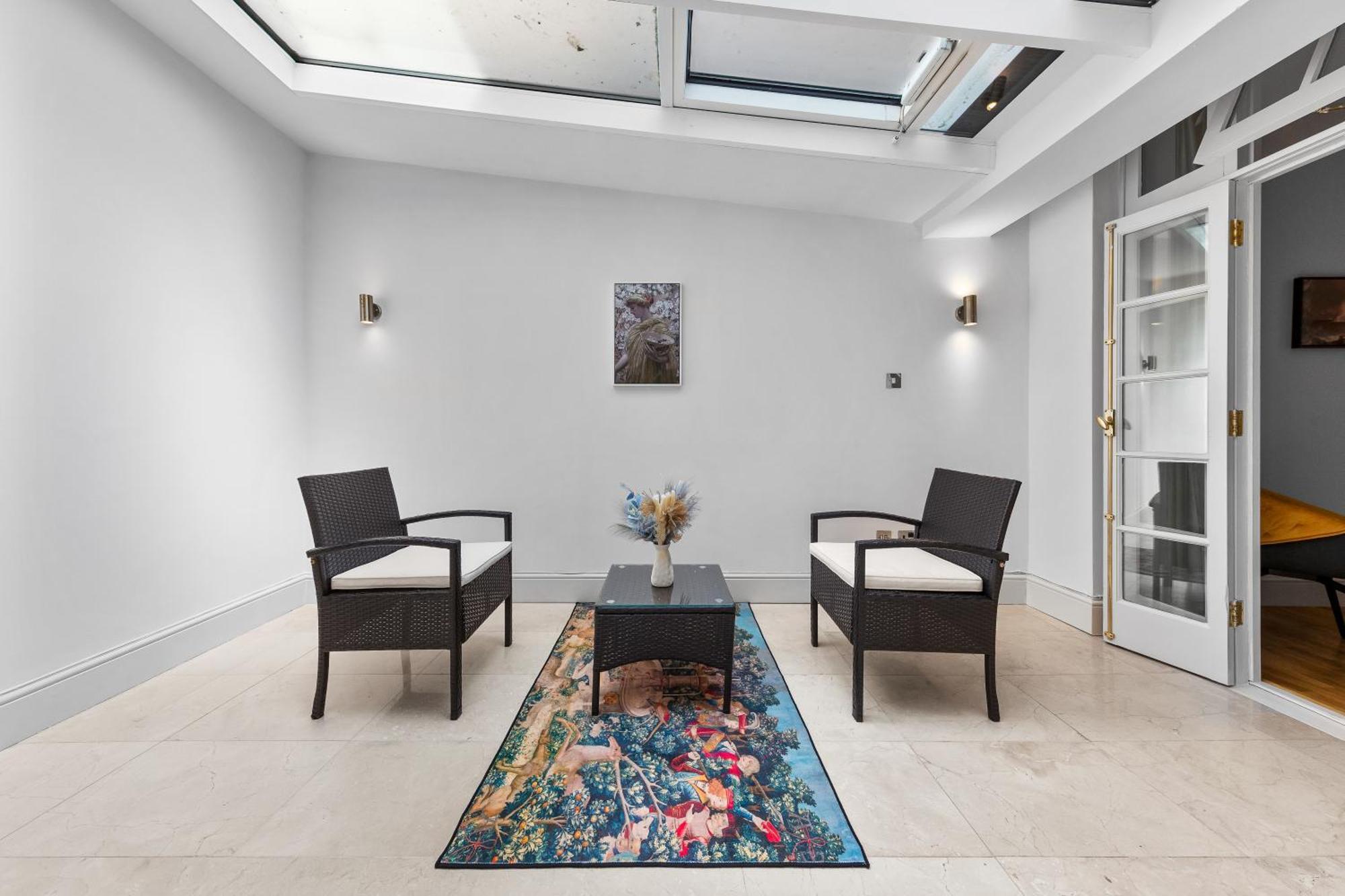 250 Sqm Mega Mansion * Londra