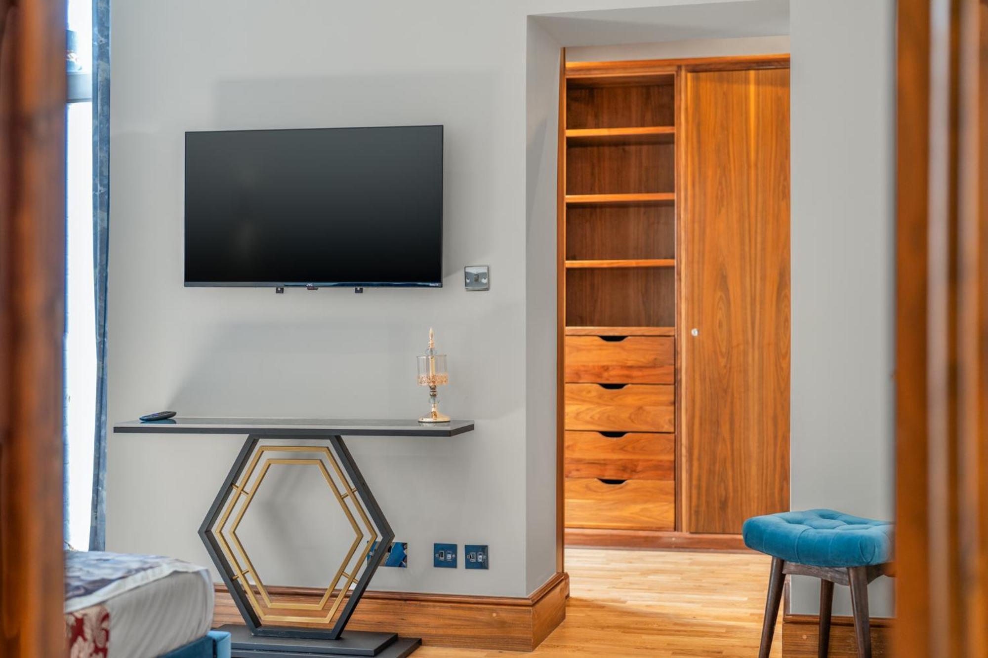 250 Sqm Mega Mansion Apartament