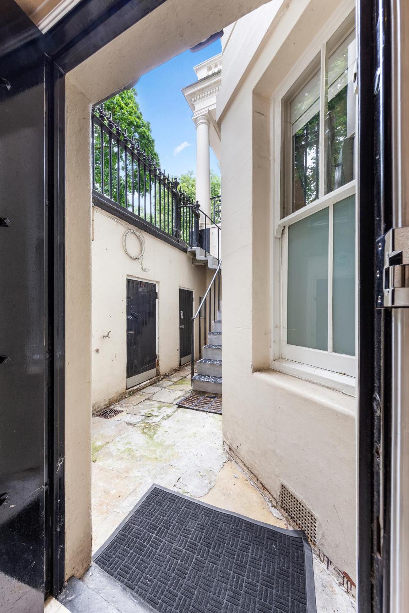 Apartament 250 Sqm Mega Mansion