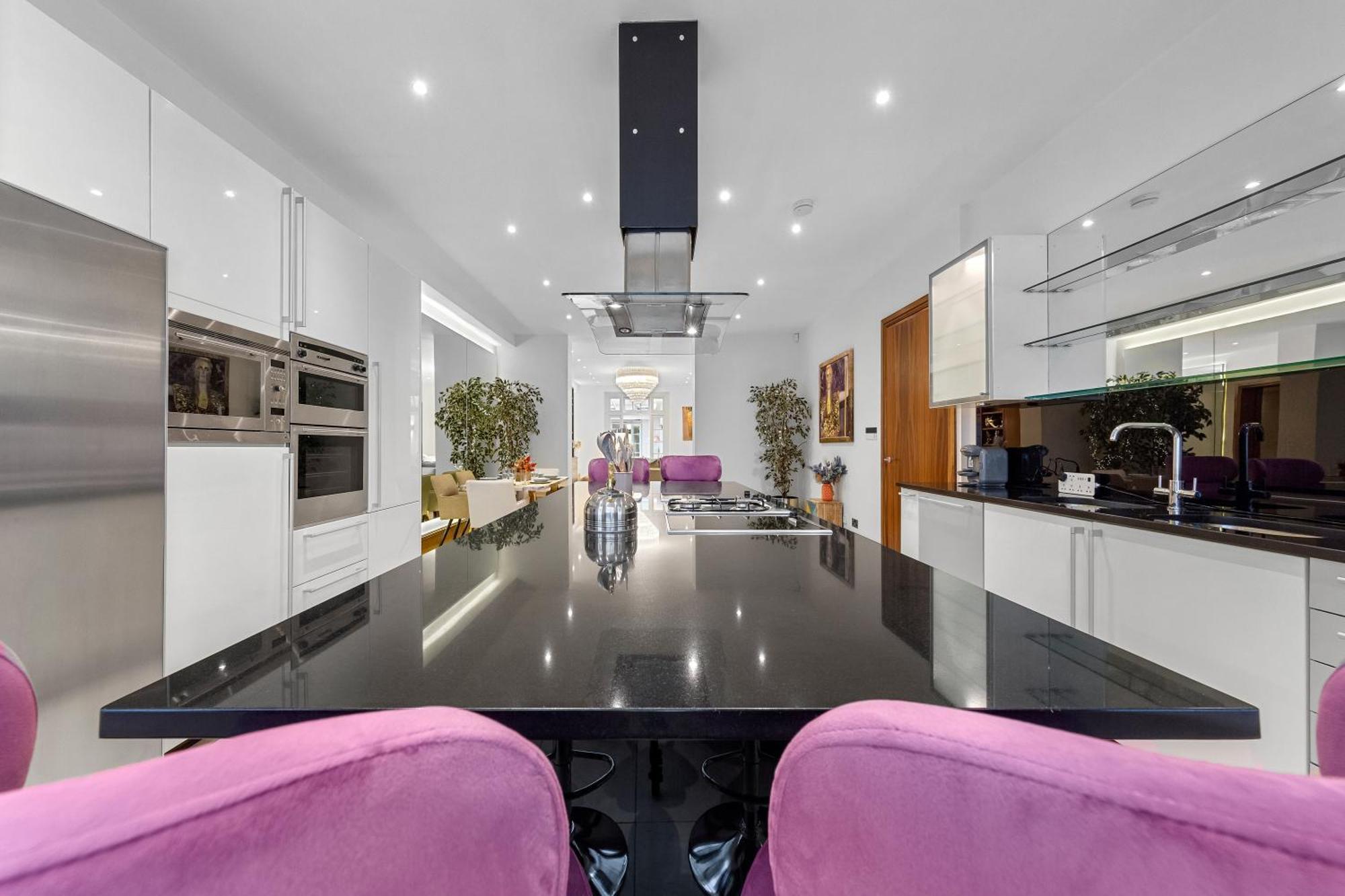 Apartament 250 Sqm Mega Mansion *