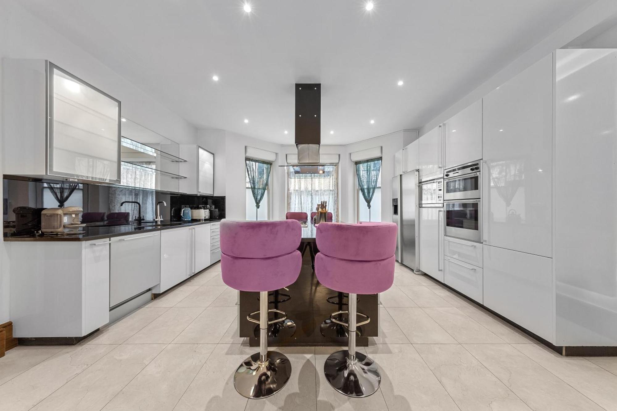 250 Sqm Mega Mansion Apartament Londra