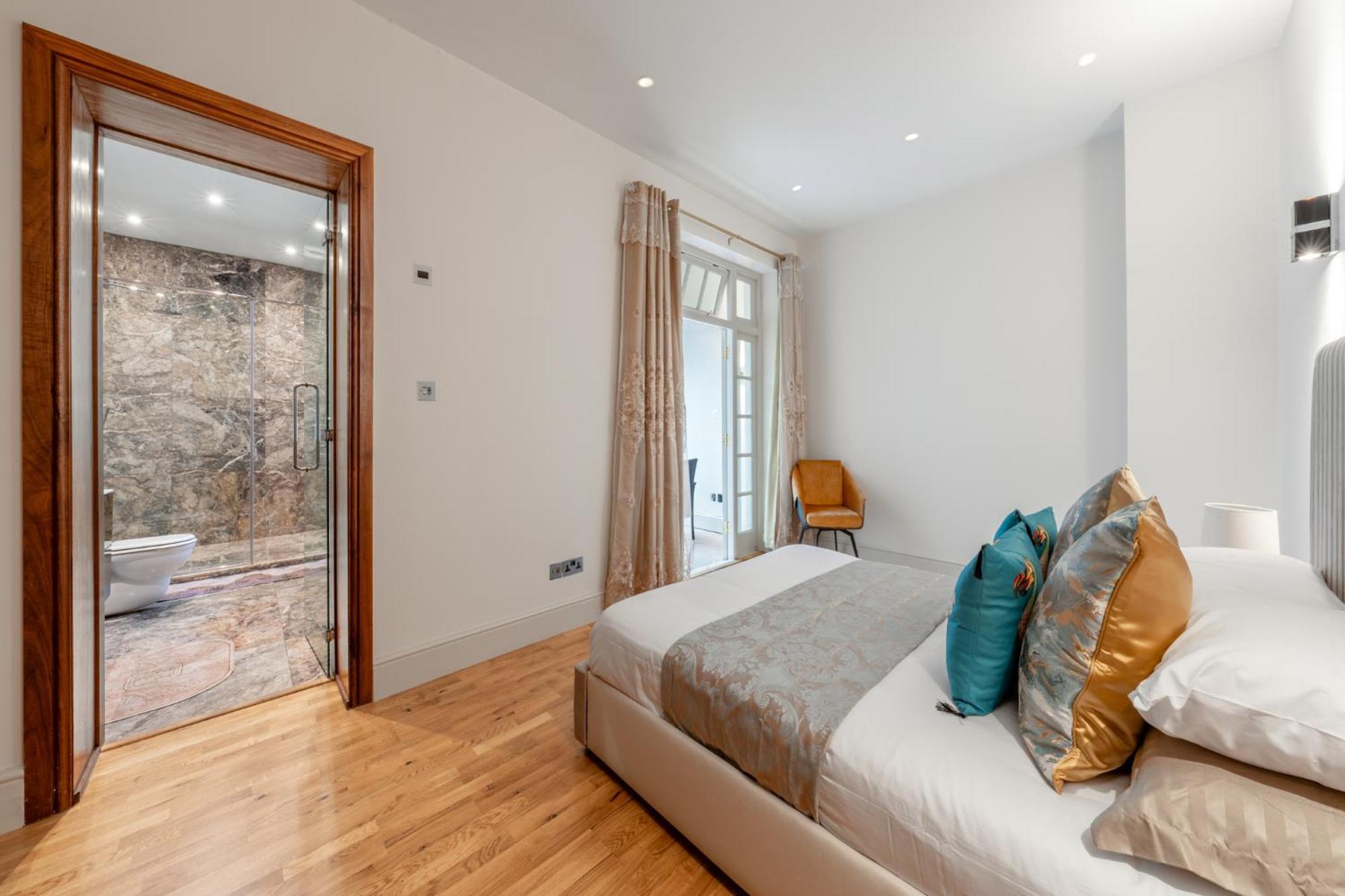 250 Sqm Mega Mansion Apartament