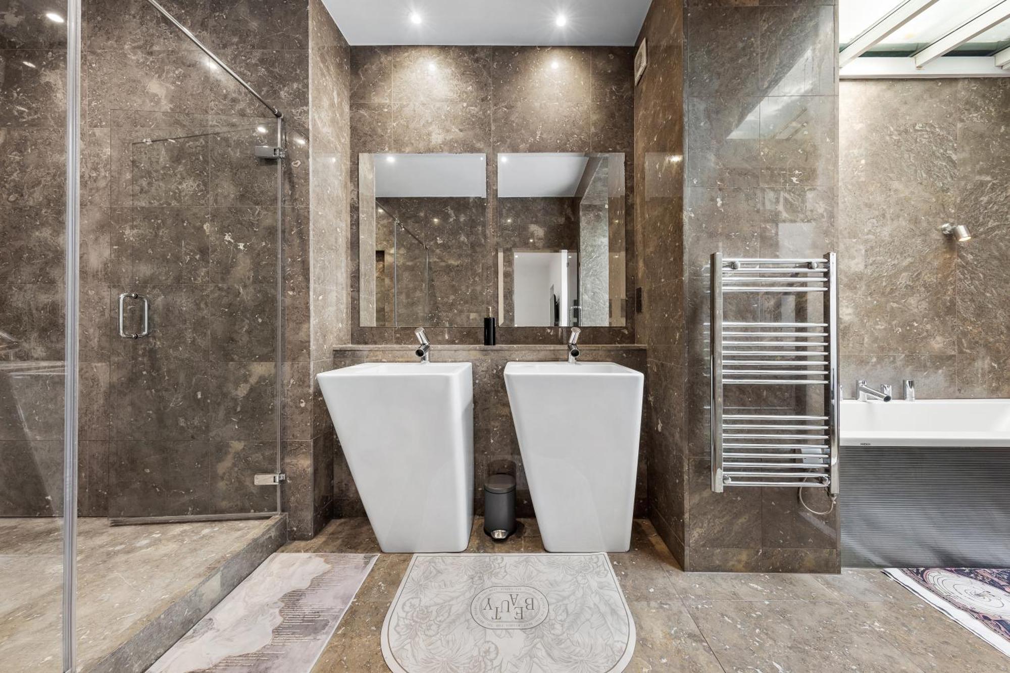 Apartament 250 Sqm Mega Mansion Londra