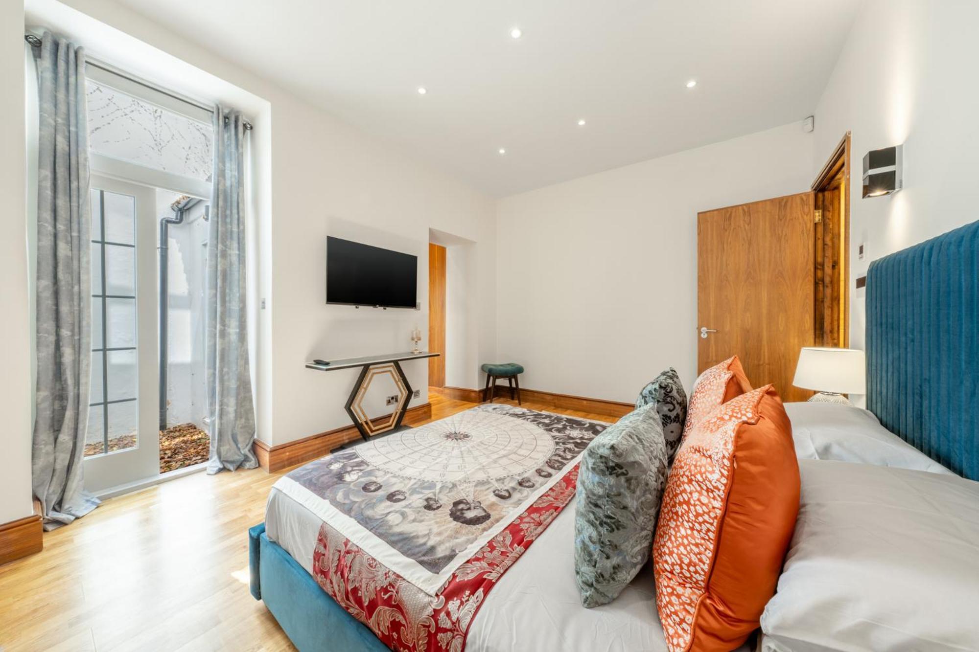 250 Sqm Mega Mansion * Londra