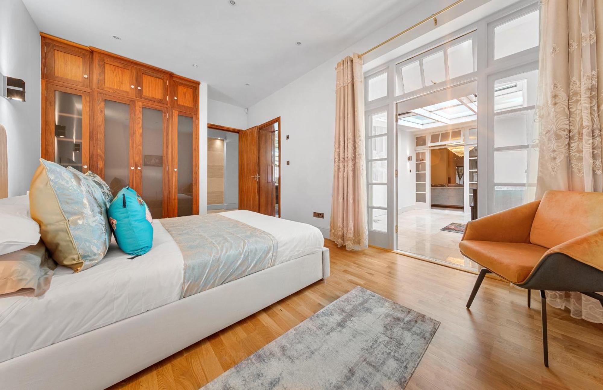 250 Sqm Mega Mansion * Londra