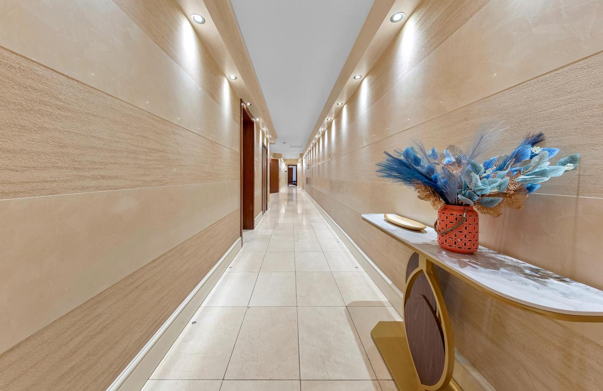 Apartament 250 Sqm Mega Mansion