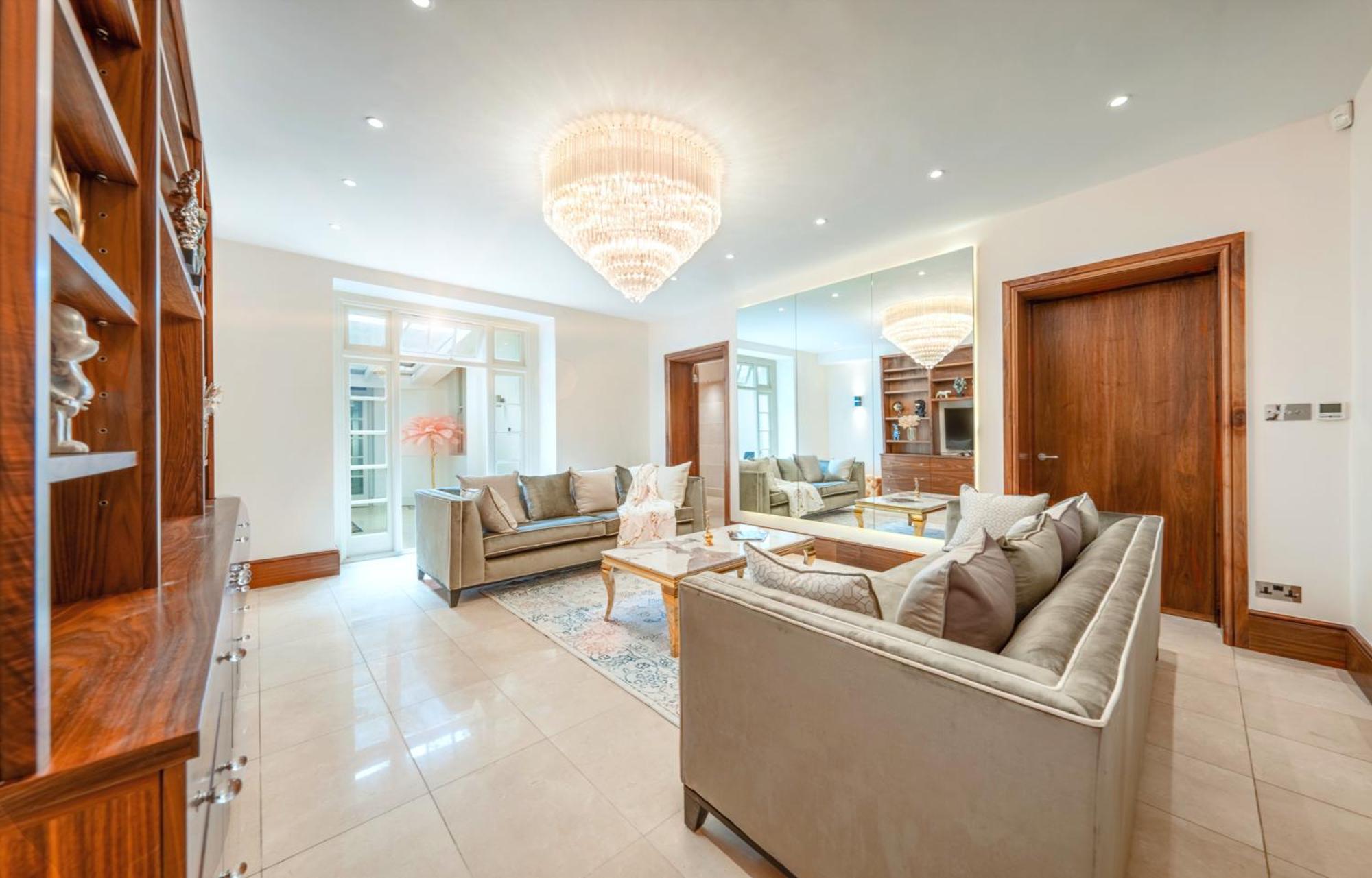Apartament 250 Sqm Mega Mansion Londra