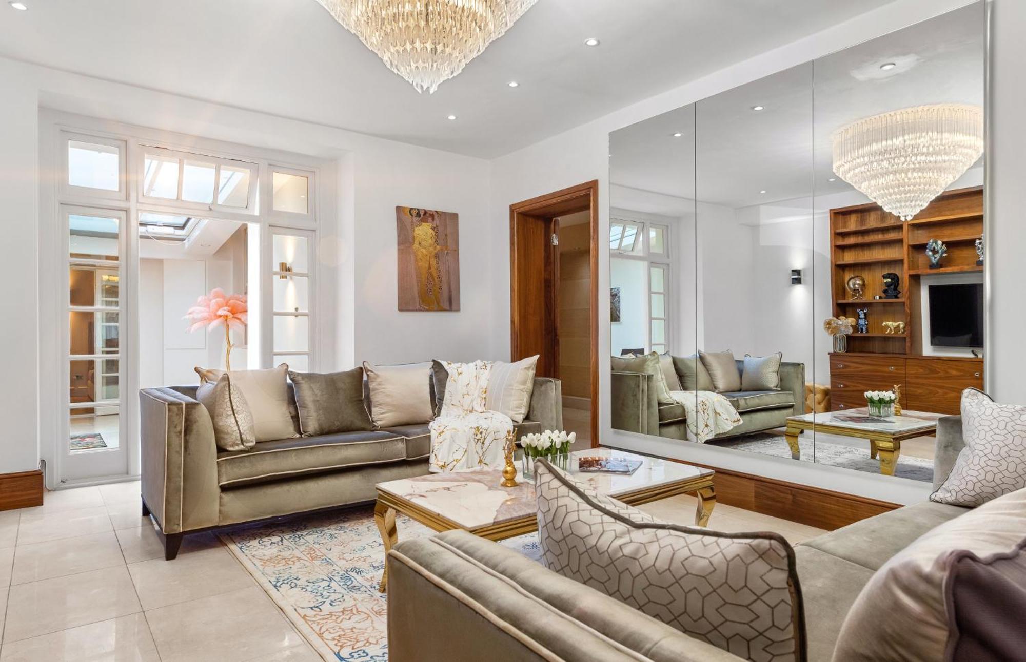 250 Sqm Mega Mansion Appartamento